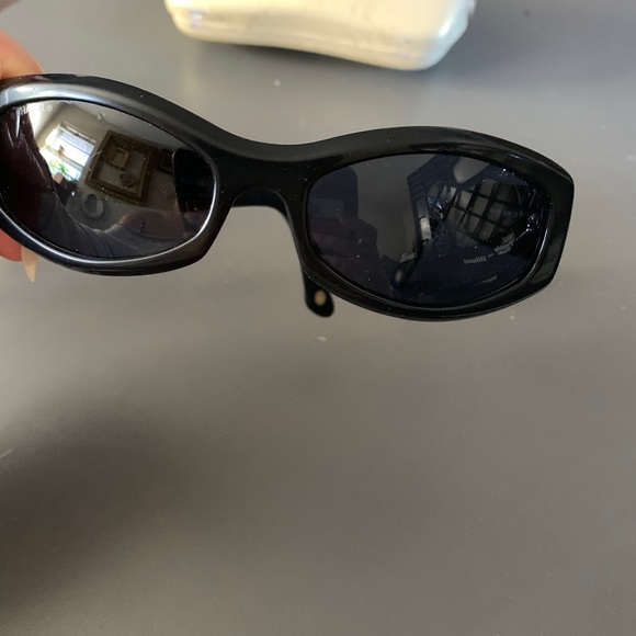 Vintage Chanel quilted sunglasses. - Picture 7 of 10